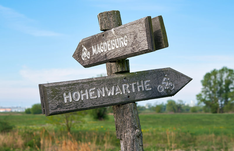 Wegweiser zwischen Magdeburg und Hohenwarthe auf dem Elberadweg